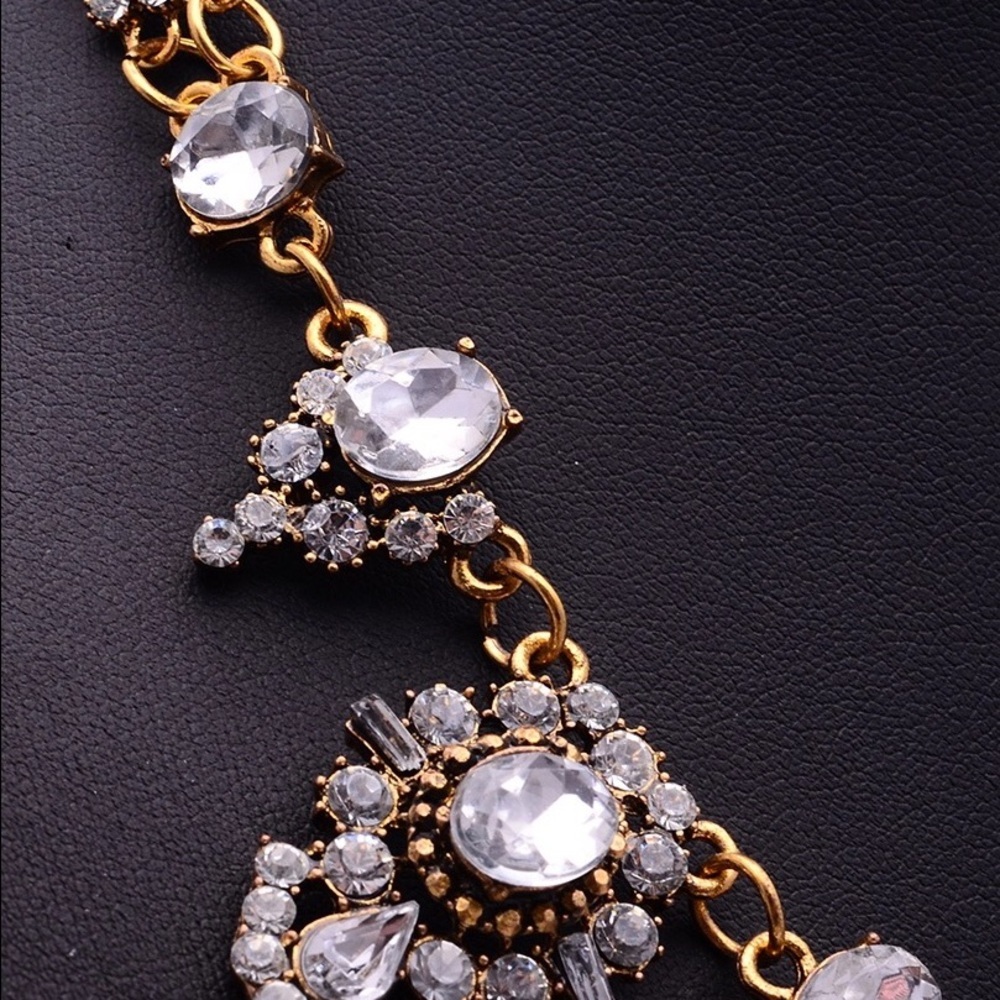 Last 1!  Crystal Flower Statement Necklace - Picture 4 of 8